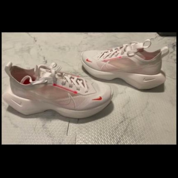 Nike Vista - LIKE NEW - Picture 2 of 4